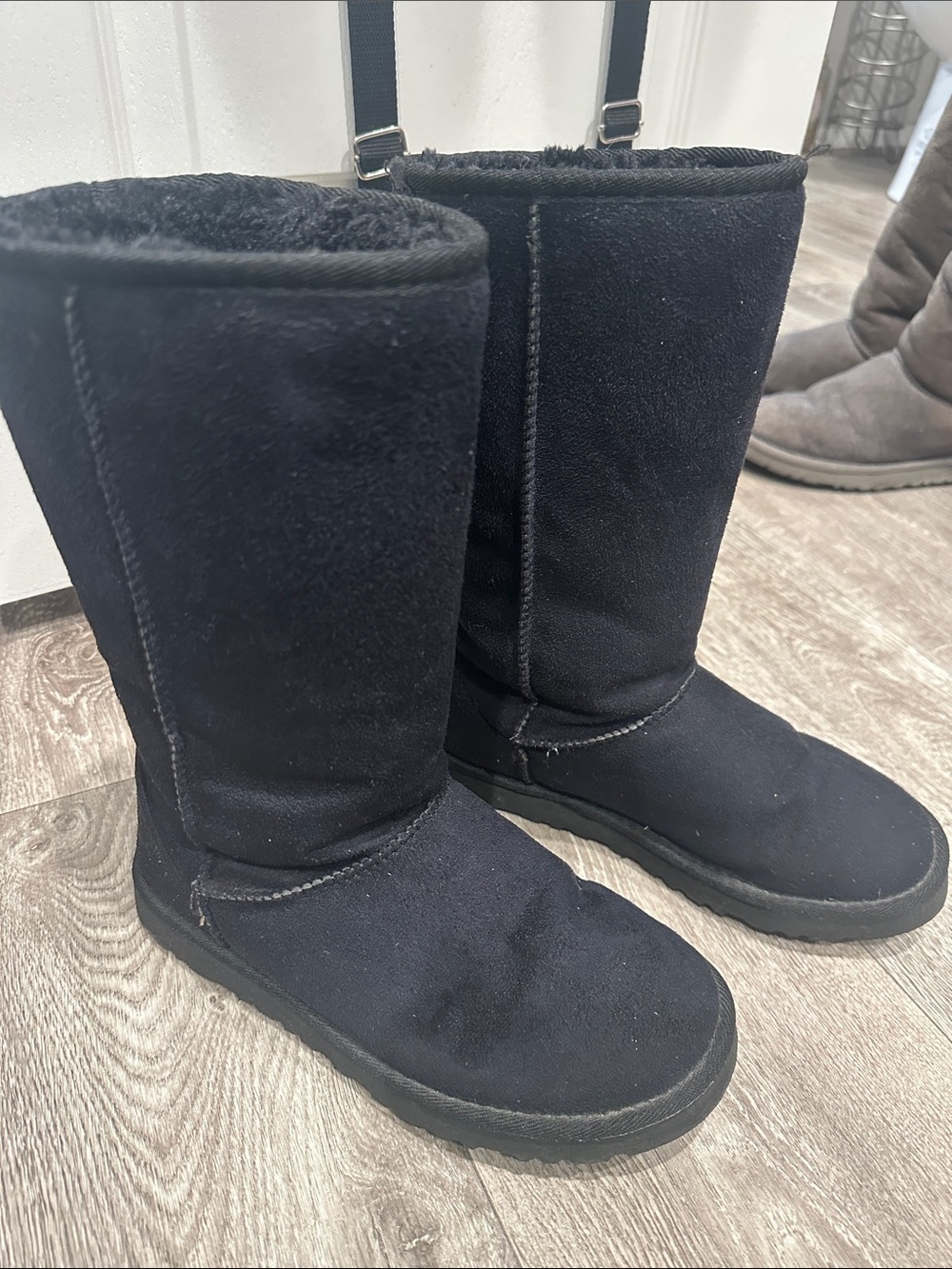 UGG Black Classic Tall